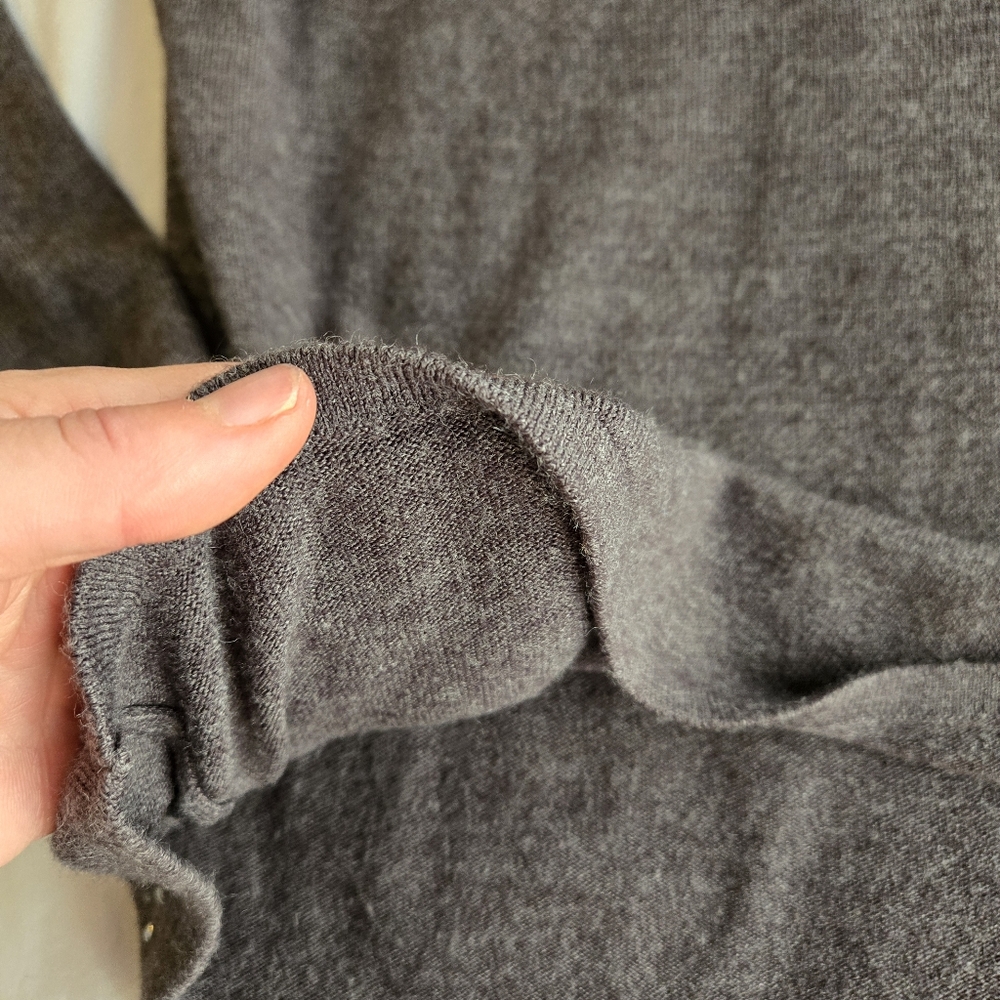 Carolyn Taylor sz L grey sweater with studded details and detachable scarf - Picture 10 of 10